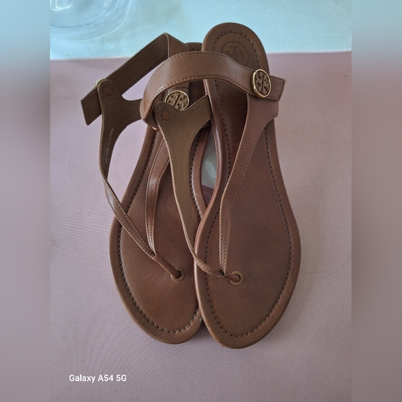 TORY BURCH!! - Picture 1 of 5